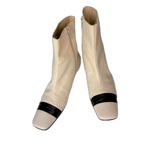 HUGO BOSS Italian Two-tone 100% Leather boots, Cream + Black, Size 39, $500 off! - Picture 5 of 9